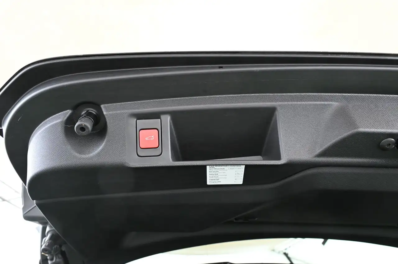 Peugeot 308 SW 1.2 e-THP EAT8 GT MATRIX/NAVI/SOUND-HIFI/18 — Galerie du véhicule 40