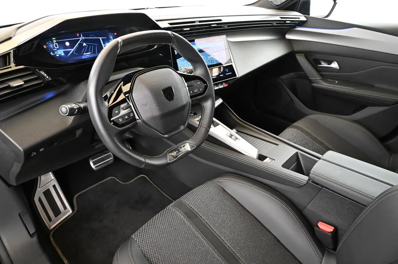 Peugeot 308 SW 1.2 e-THP EAT8 GT MATRIX/NAVI/SOUND-HIFI/18 — Galerie du véhicule 12