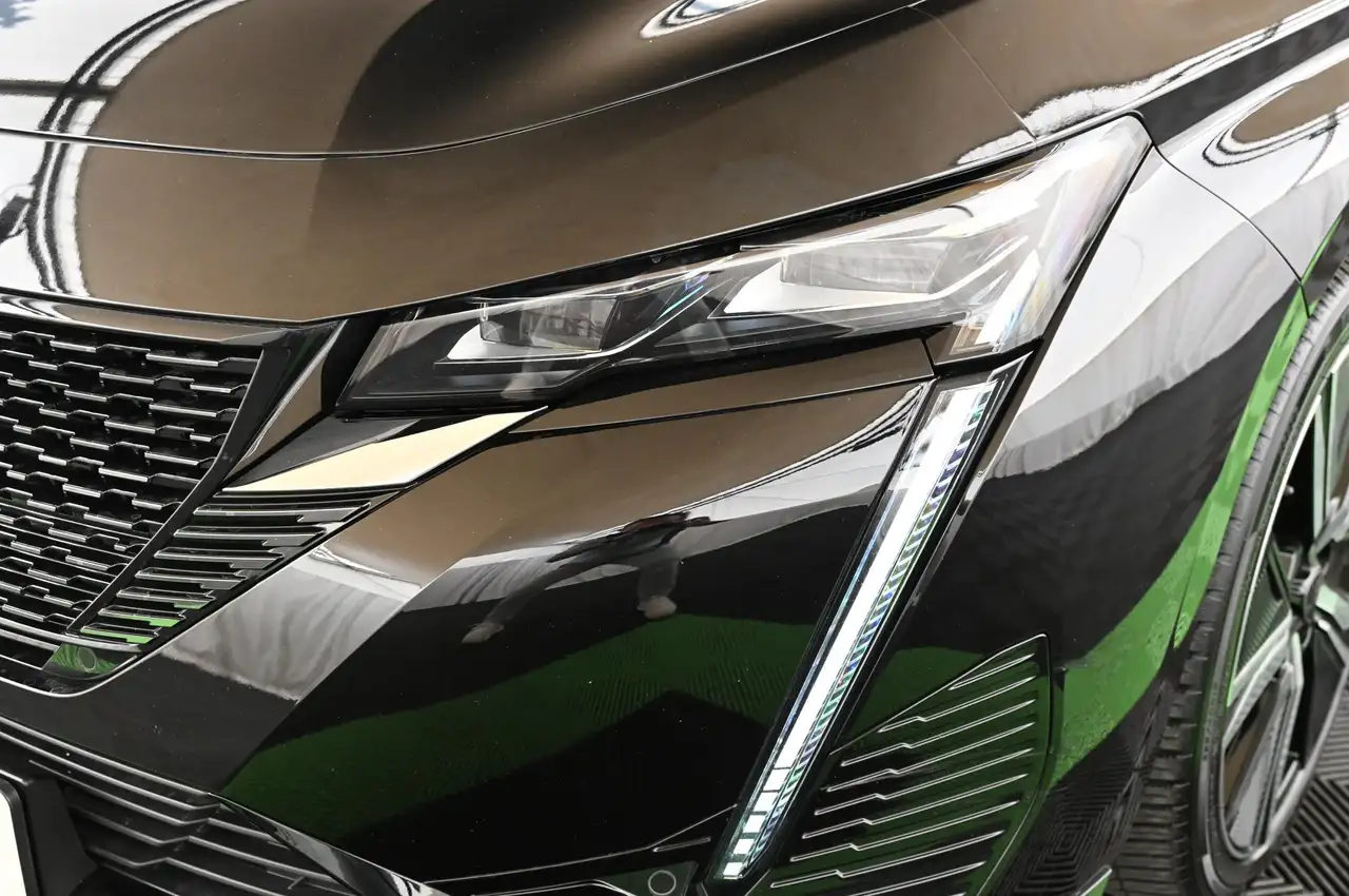 Peugeot 308 SW 1.2 e-THP EAT8 GT MATRIX/NAVI/SOUND-HIFI/18 — Galerie du véhicule 9