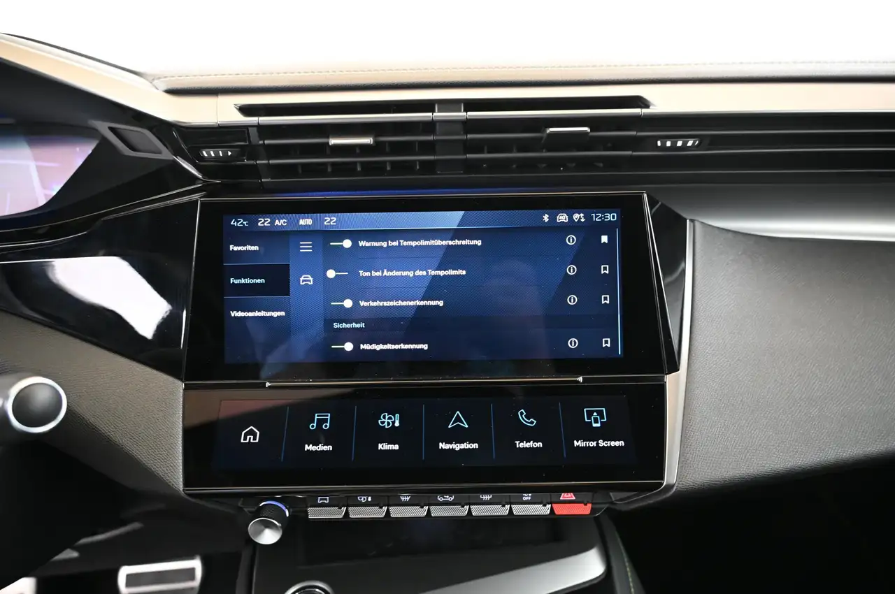 Peugeot 308 SW 1.2 e-THP EAT8 GT MATRIX/NAVI/SOUND-HIFI/18 — Galerie du véhicule 19