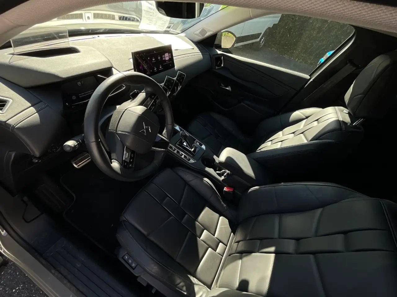 DS Automobiles DS 3 1.2 PureTech 130 Opera Navi+SHZ+Kam.+KlimaA — Galería del vehículo 11