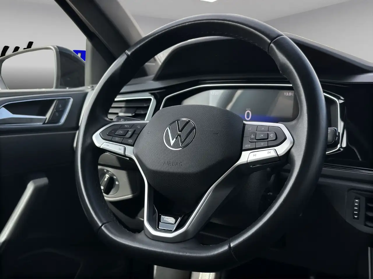 Volkswagen Polo VI R-Line 1.0 TSI DSG Climatronic 17" — Galería del vehículo 16