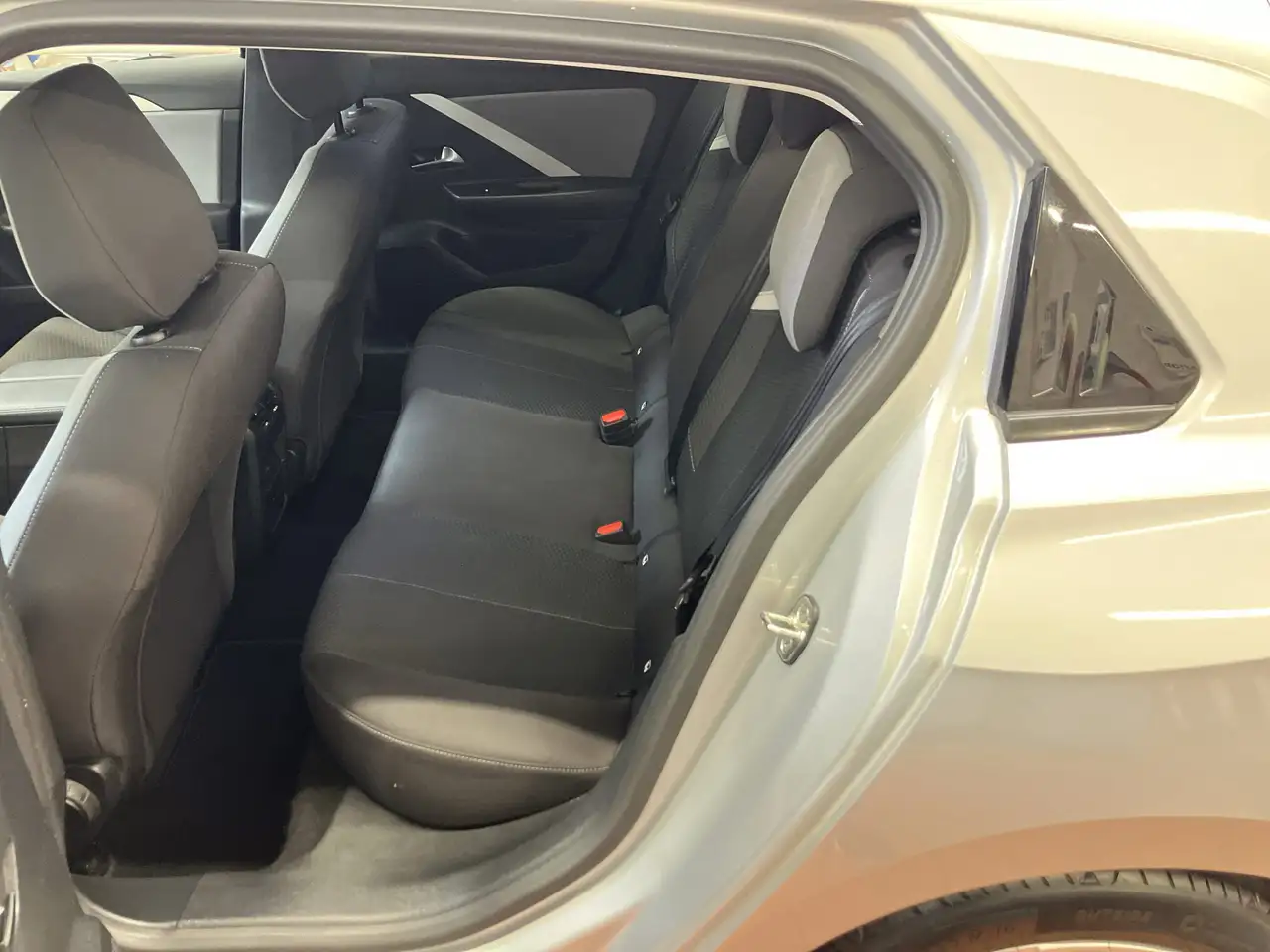Opel Astra L 1.2 Turbo Edition LED+SHZ+Fernlichtass. — Vehicle gallery 16