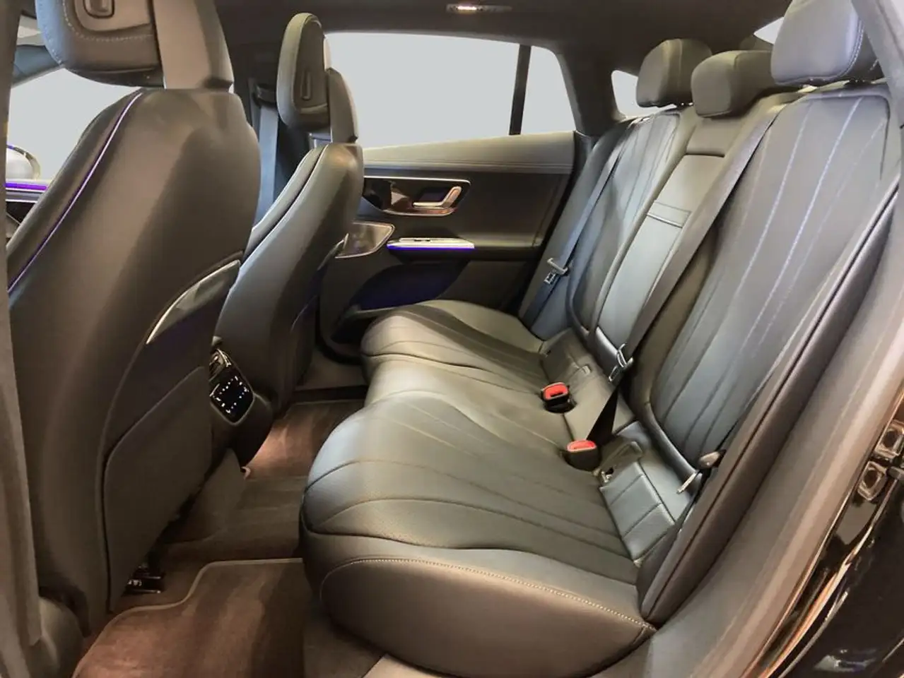 Mercedes-Benz EQE 300 EQE — Galería del vehículo 12