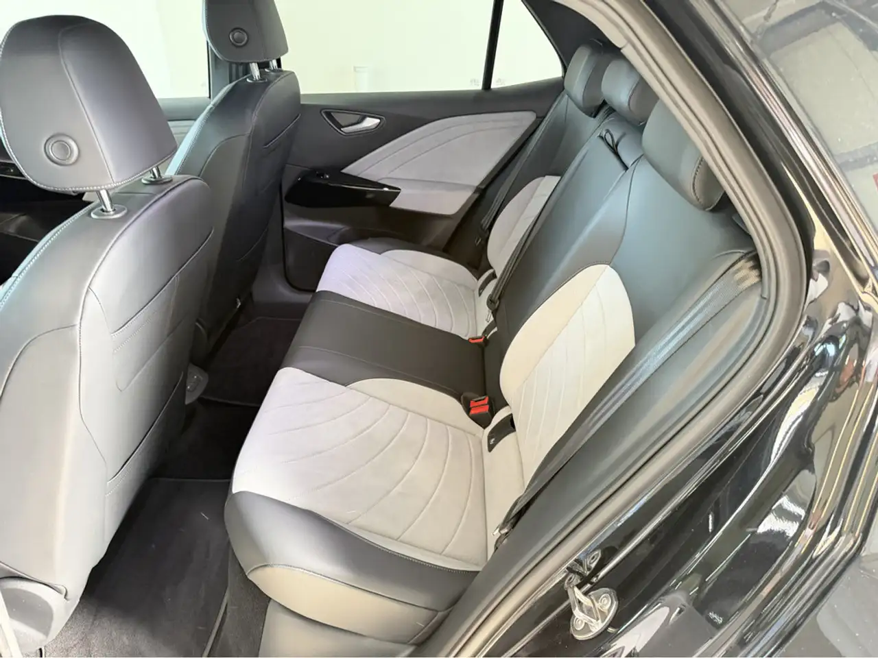 Volkswagen ID.3 Pro Move SHZ KAMERA NAVI ACC FACEL. LED — Galería del vehículo 12