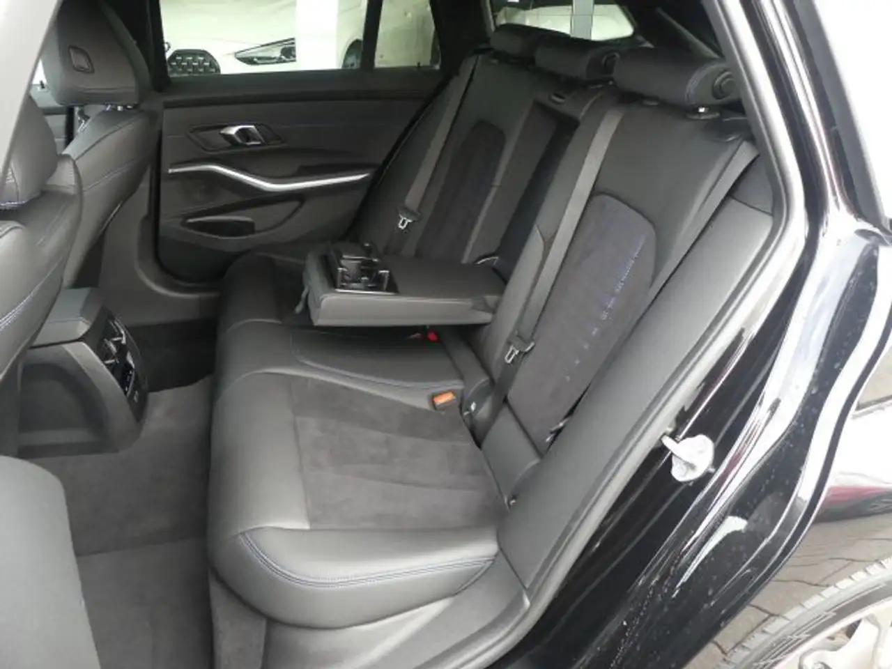 BMW 318 i Tour M Sportpak. AHK°ACC*Ad.LED°el.Sitze+M — معرض صور السيارة 10