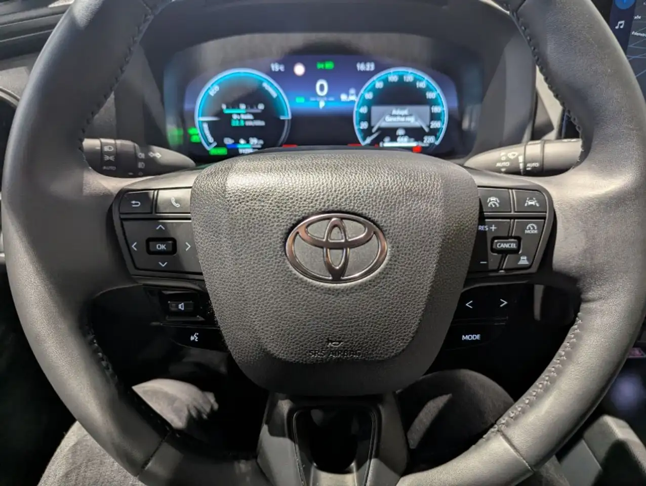 Toyota C-HR 2.0 Plug-in-Hybrid Team Deutschland — Vehicle gallery 13