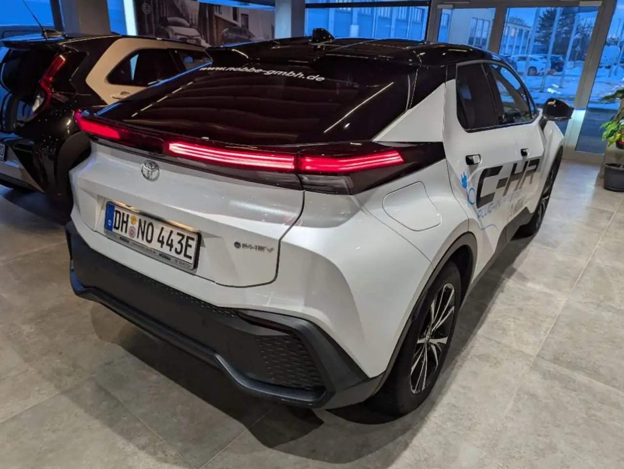 Toyota C-HR 2.0 Plug-in-Hybrid Team Deutschland — Vehicle gallery 5