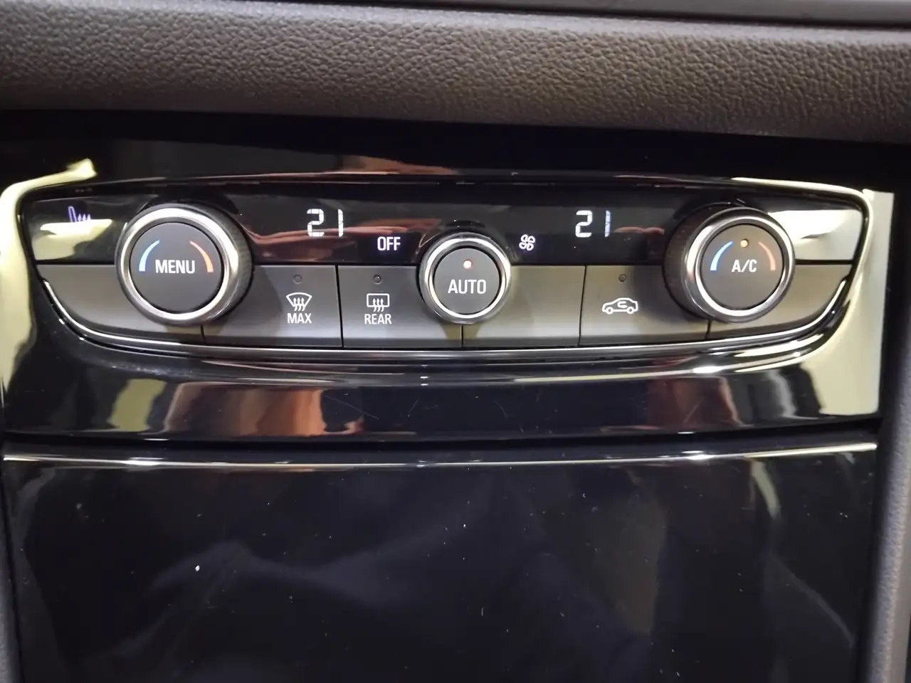 Opel Grandland X 1.2 Turbo Enjoy — معرض صور السيارة 15