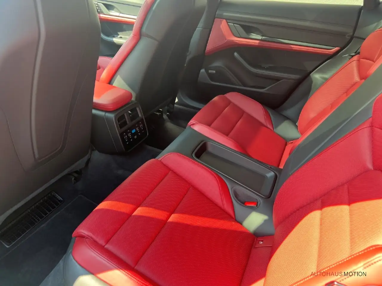 Porsche Taycan Turbo Chrono Matrix Bose HUD Pano 20'LM Beifahrer- — Vehicle gallery 12