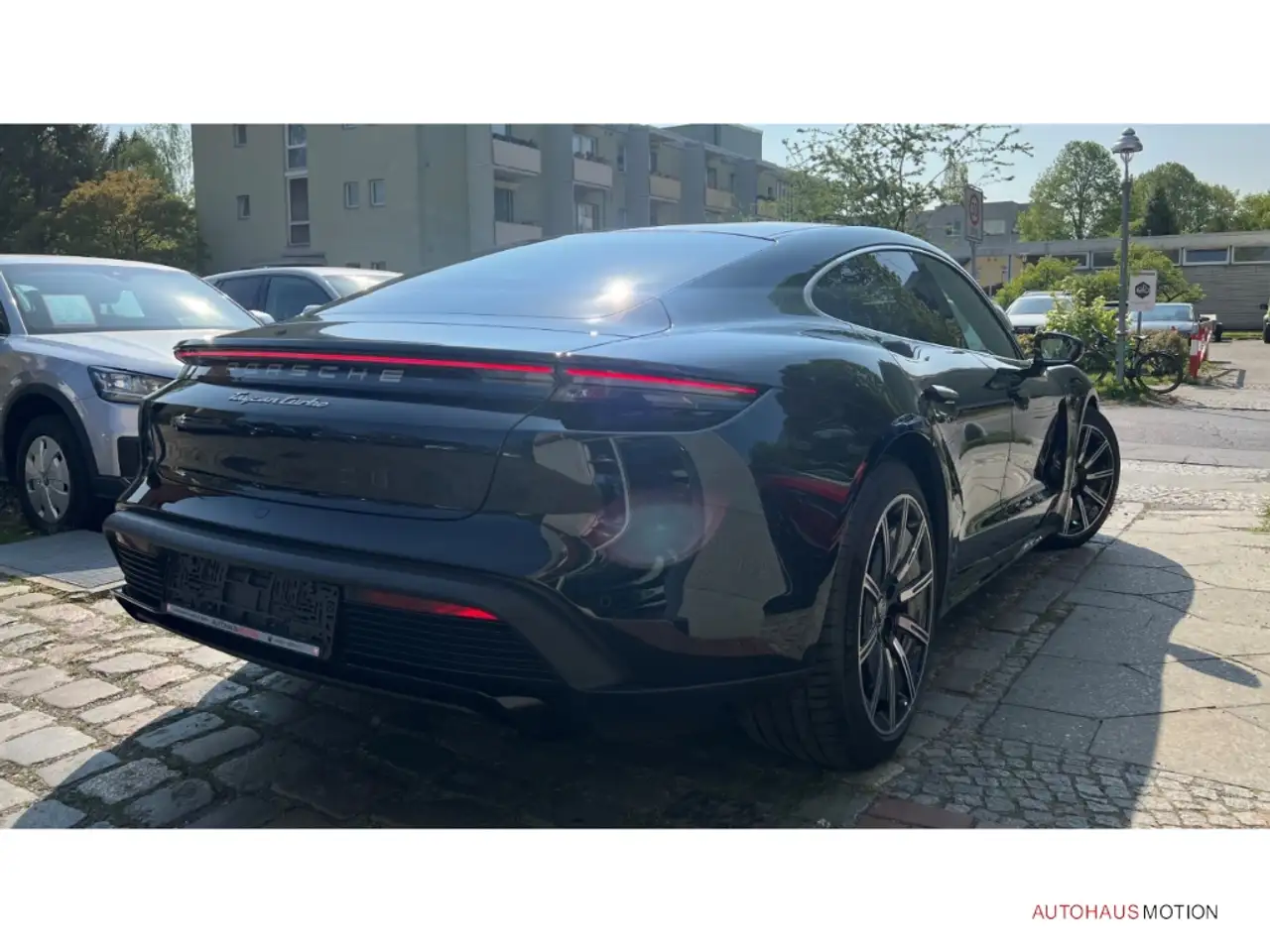 Porsche Taycan Turbo Chrono Matrix Bose HUD Pano 20'LM Beifahrer- — Vehicle gallery 7