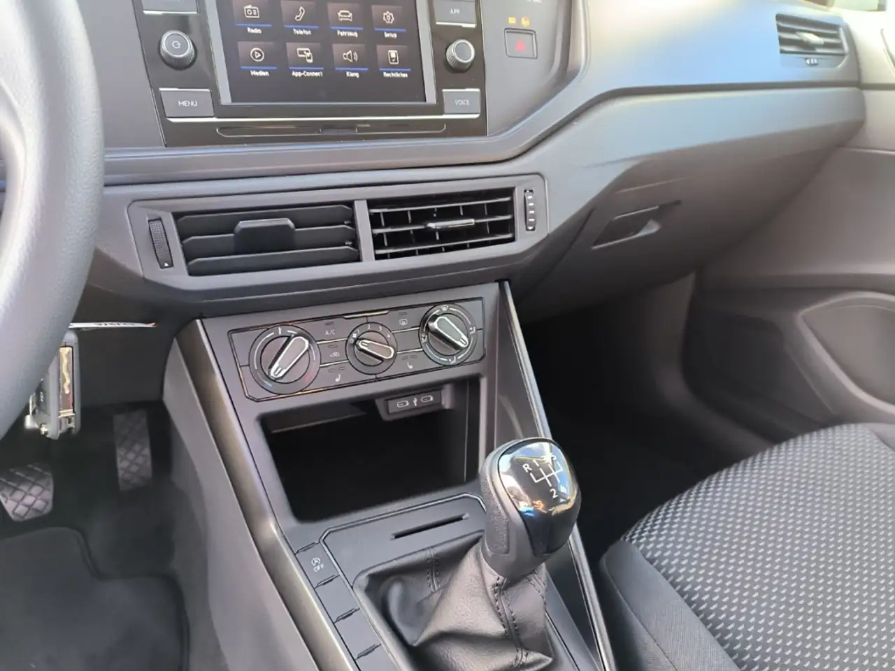 Volkswagen Polo VI 1.0+Klimaanlage+LED+FSE+el.Fensterheber — Vehicle gallery 11