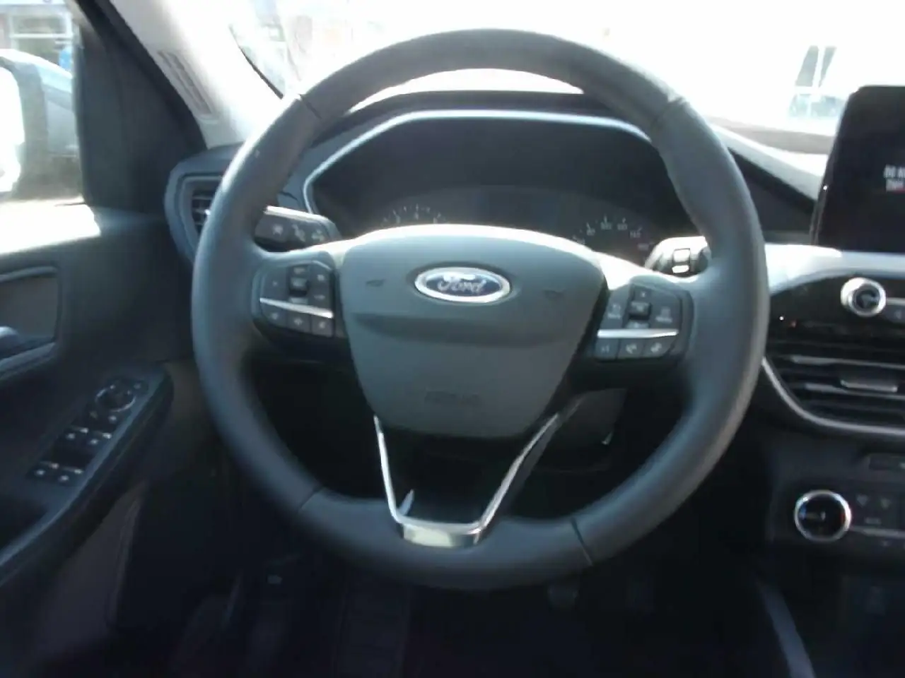 Ford Kuga Cool & Connect — Galerie du véhicule 10