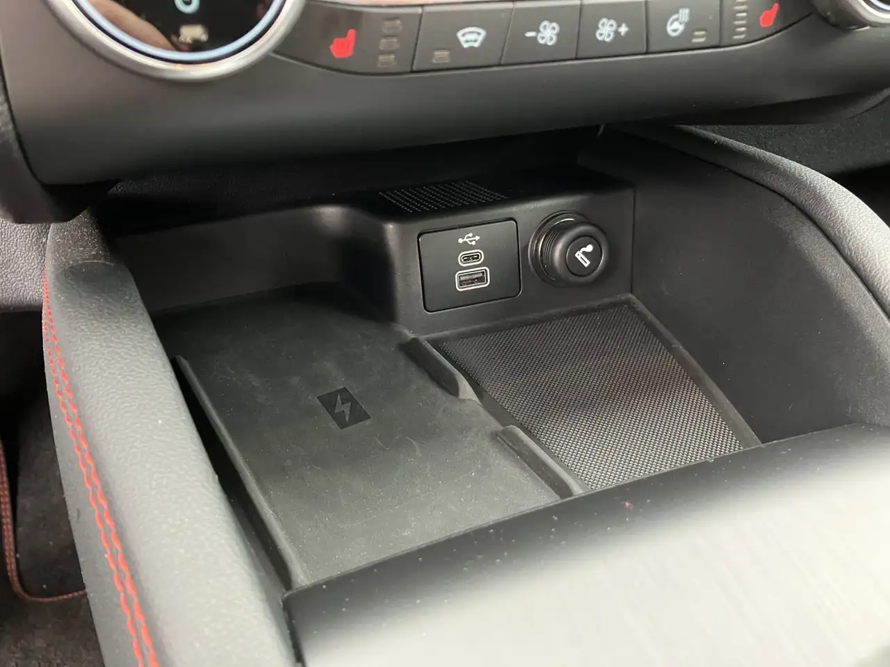 Ford Kuga ST-Line X + Winter-Paket — Galerie du véhicule 16