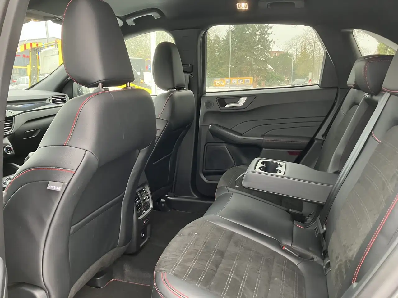 Ford Kuga ST-Line X + Winter-Paket — Galerie du véhicule 17