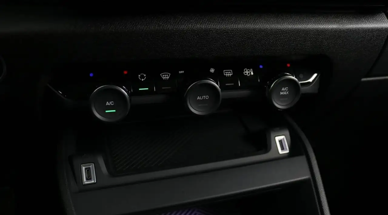 Citroen C4 1.2 PureTech Shine S&S 130 — Galería del vehículo 31