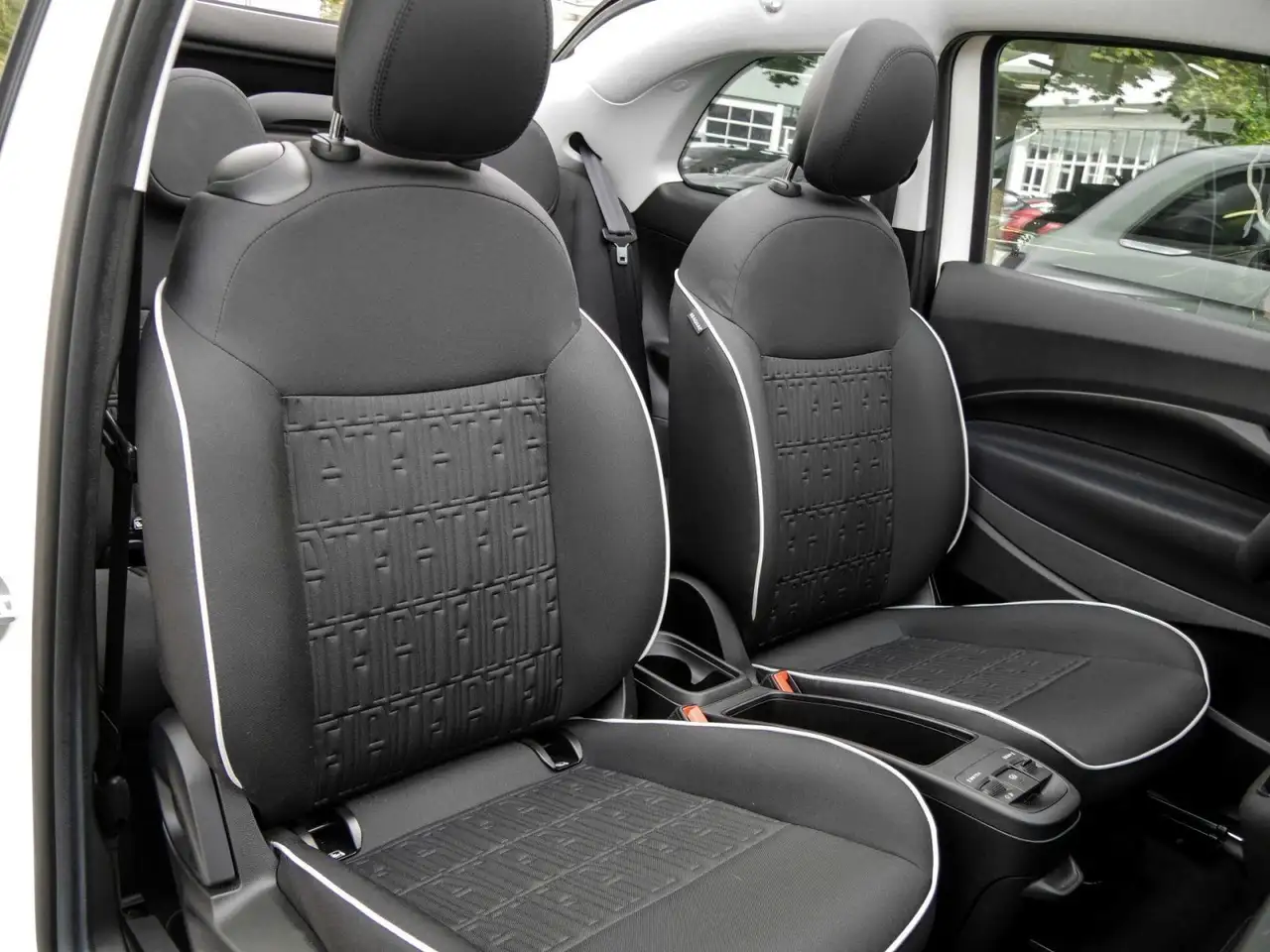 Fiat 500e Neuer 500C Base*PDC*Klimaautomatik*ALU*CarPlay* — Galería del vehículo 6