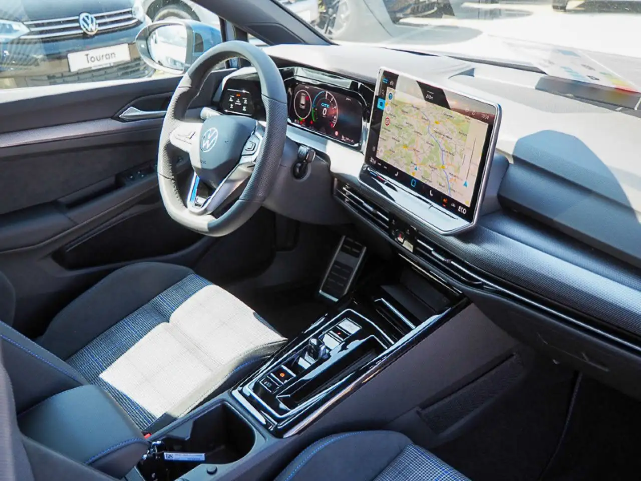 Volkswagen Golf VIII GTE 1.5 TSI DSG IQ.LIGHT, AHK, NAVI, ACC — معرض صور السيارة 7