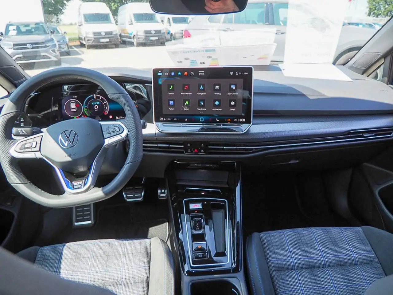 Volkswagen Golf VIII GTE 1.5 TSI DSG IQ.LIGHT, AHK, NAVI, ACC — معرض صور السيارة 8