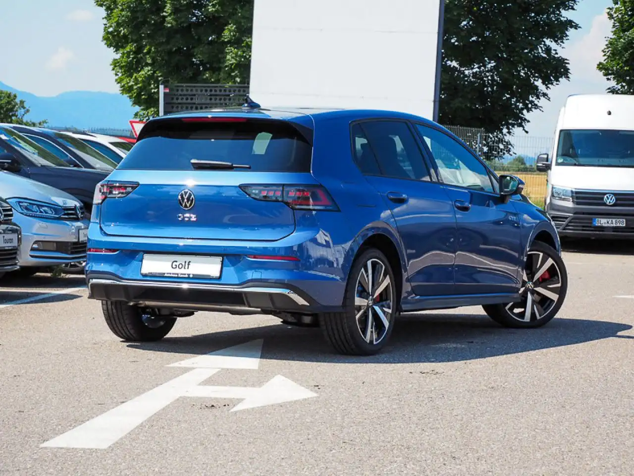 Volkswagen Golf VIII GTE 1.5 TSI DSG IQ.LIGHT, AHK, NAVI, ACC — معرض صور السيارة 3