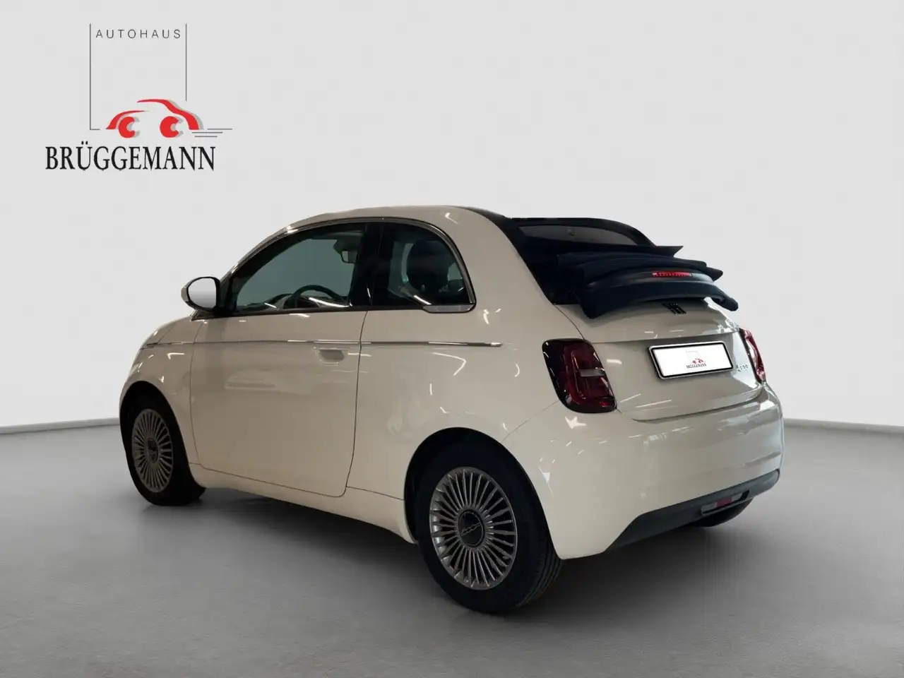 Fiat 500e Cabrio 42 kWh + Stylepaket — معرض صور السيارة 4