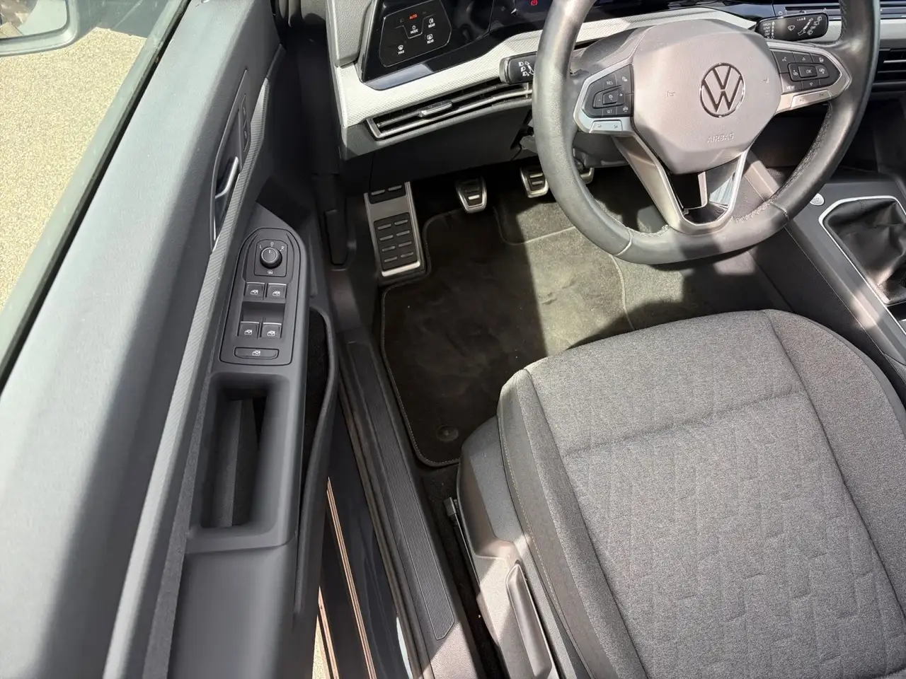 Volkswagen Golf VIII 1.0 TSI Move LED — معرض صور السيارة 17