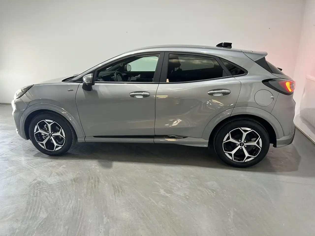 Ford Puma 1.0 EcoBoost MHEV ST-Line 125 — معرض صور السيارة 4