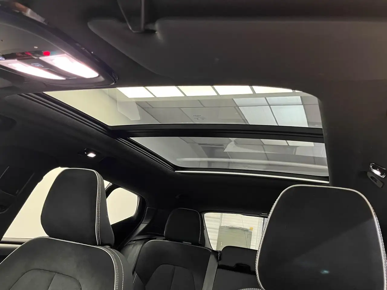 Volvo XC40 B4 Ultimate Dark Aut. — Galerie du véhicule 9