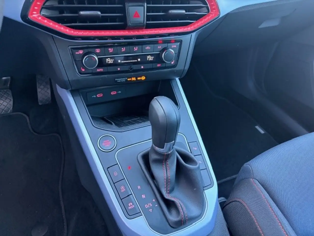 SEAT Arona 1.0 TSI FR Sitzheizung,Carplay,LED — معرض صور السيارة 11