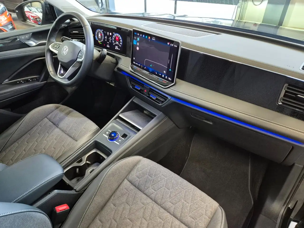 Volkswagen Tiguan TIGUAN 1.5 eTSI LIFE NAVI LED SITZHZ CAM ACC AHK — Galerie du véhicule 11