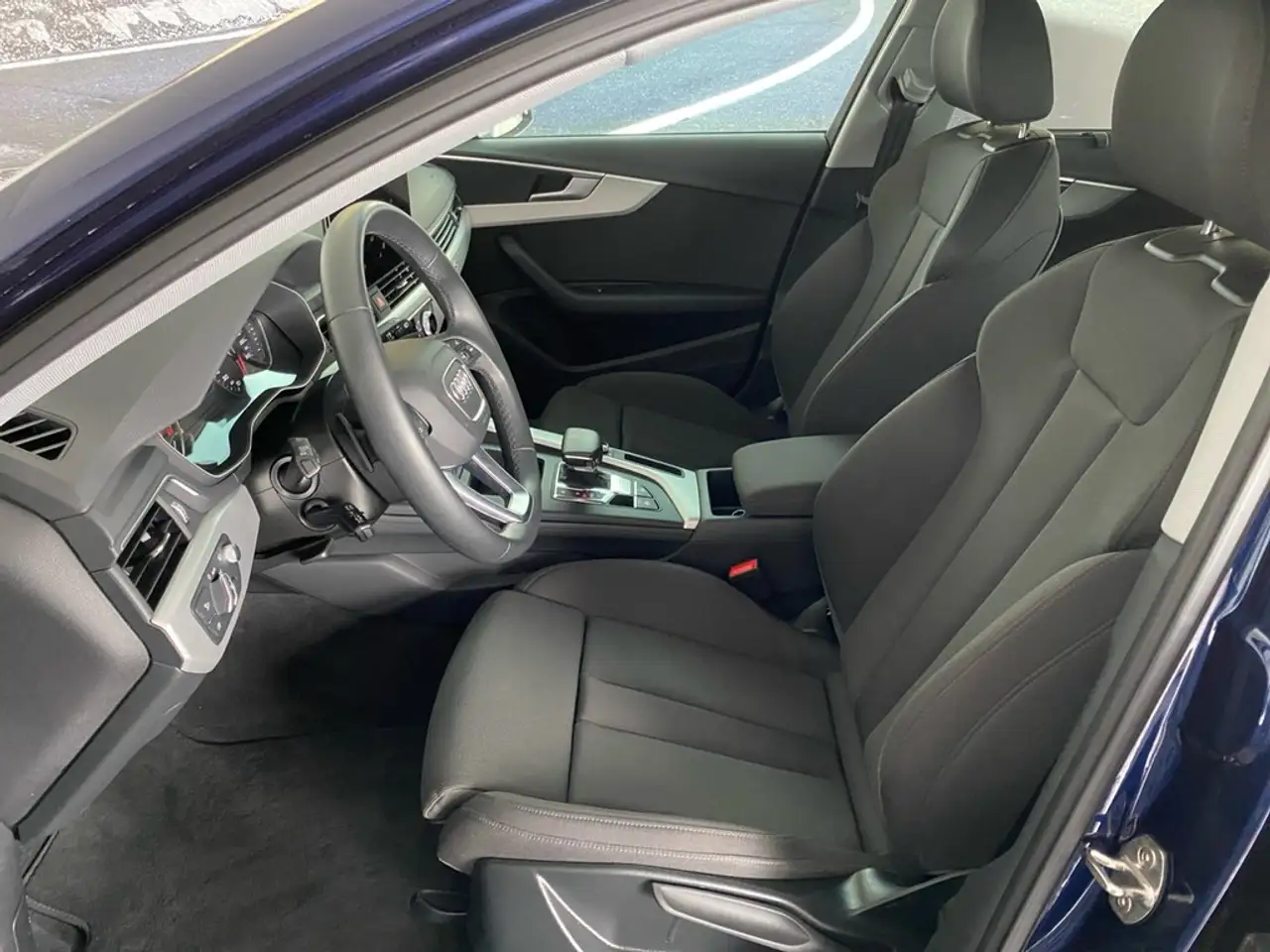 Audi A4 Avant 40 TFSI quattro S line BUSINESS+HUD+AHK+RWO — Vehicle gallery 4