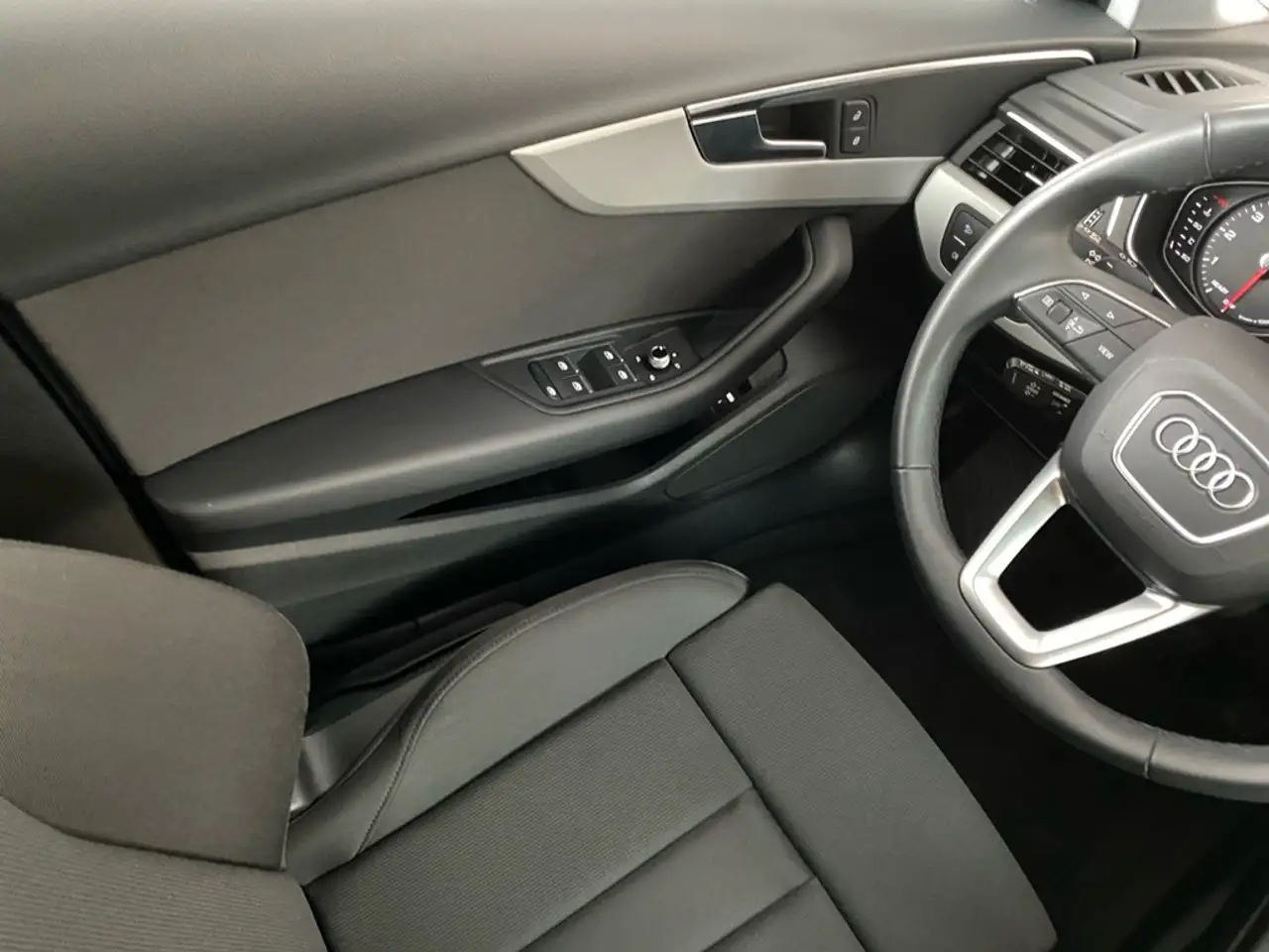 Audi A4 Avant 40 TFSI quattro S line BUSINESS+HUD+AHK+RWO — Vehicle gallery 12
