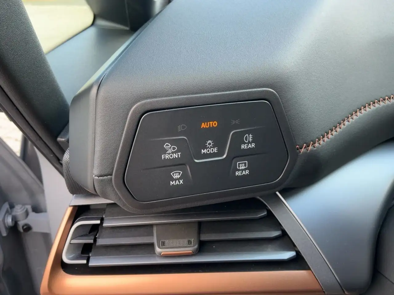 CUPRA Born 150kW (62kwh) LED+NAVI+APP+ACC+SHZ+RFK+NSW — Vehicle gallery 16
