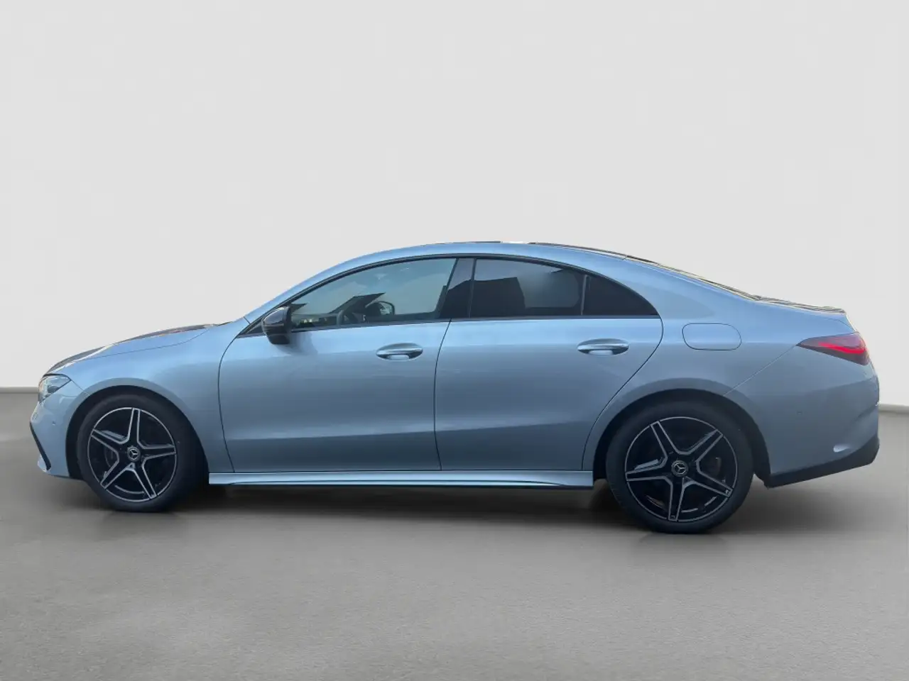 Mercedes-Benz CLA 200 Coupé AMG*Night*Pano*Key.Less*PDC*360° — معرض صور السيارة 4