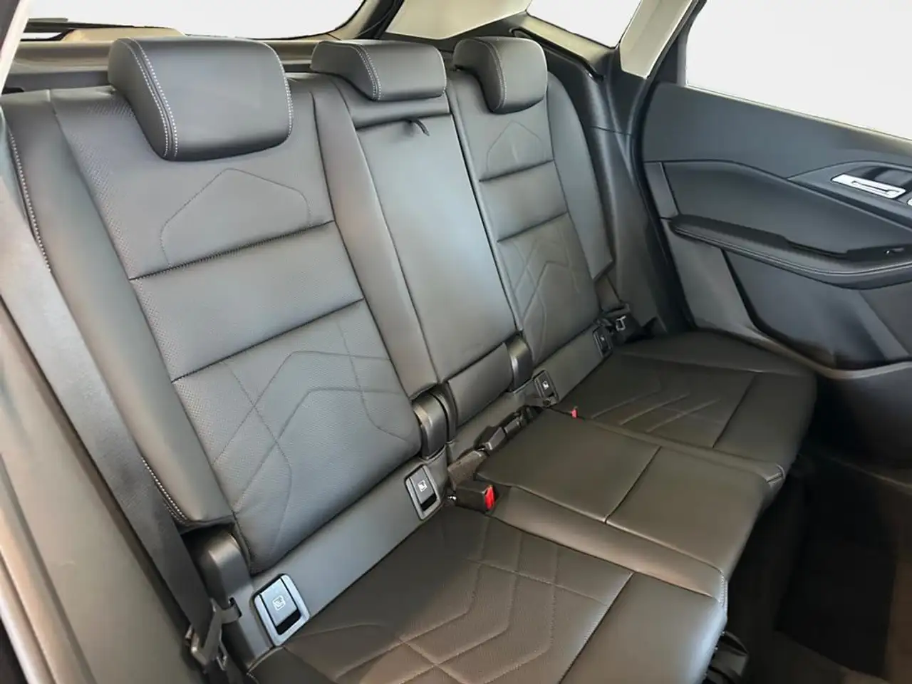 BMW 218 Luxury Line — معرض صور السيارة 15