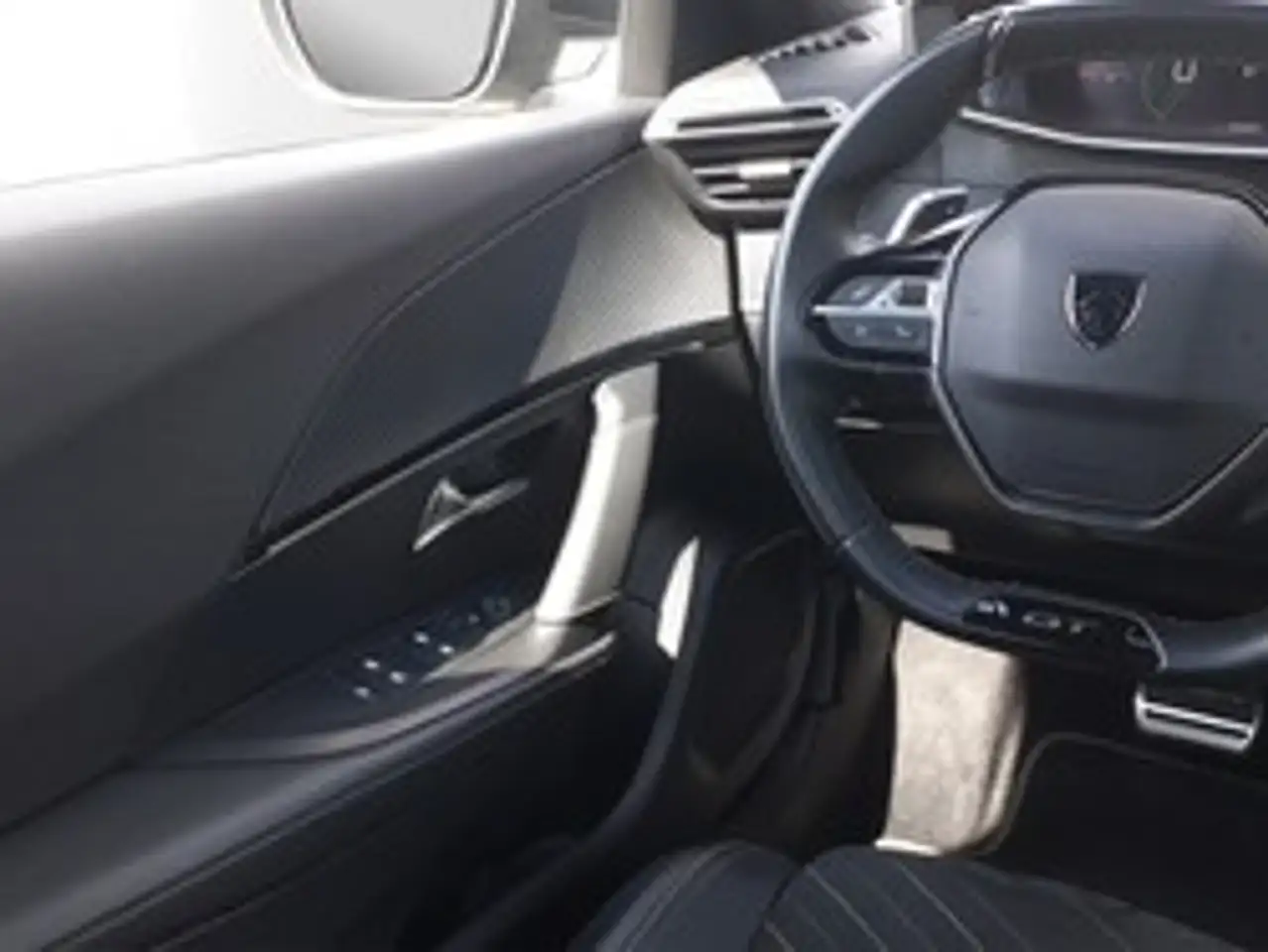 Peugeot 2008 GT PureTech 130 EAT8 — معرض صور السيارة 14