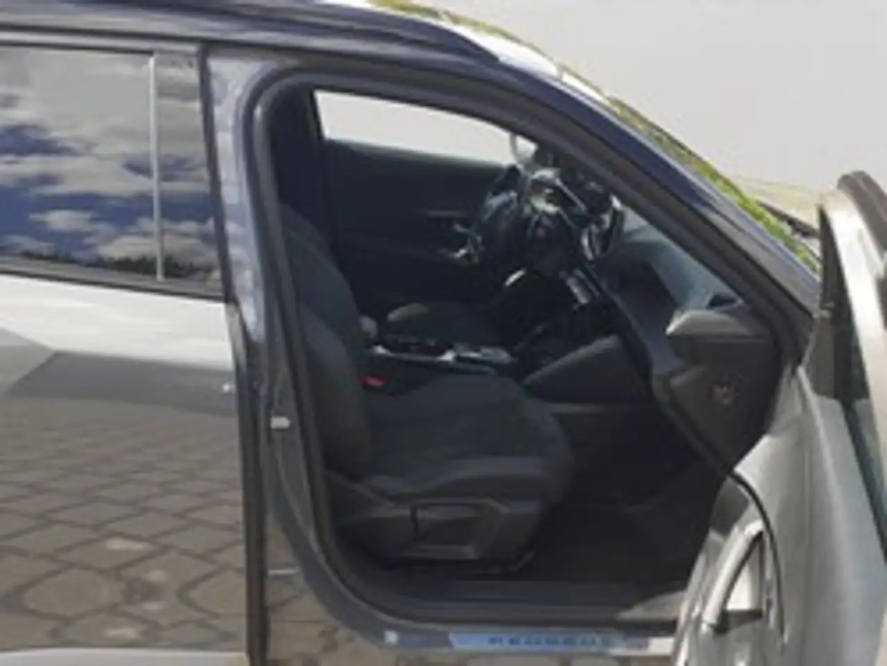 Peugeot 2008 GT PureTech 130 EAT8 — معرض صور السيارة 9