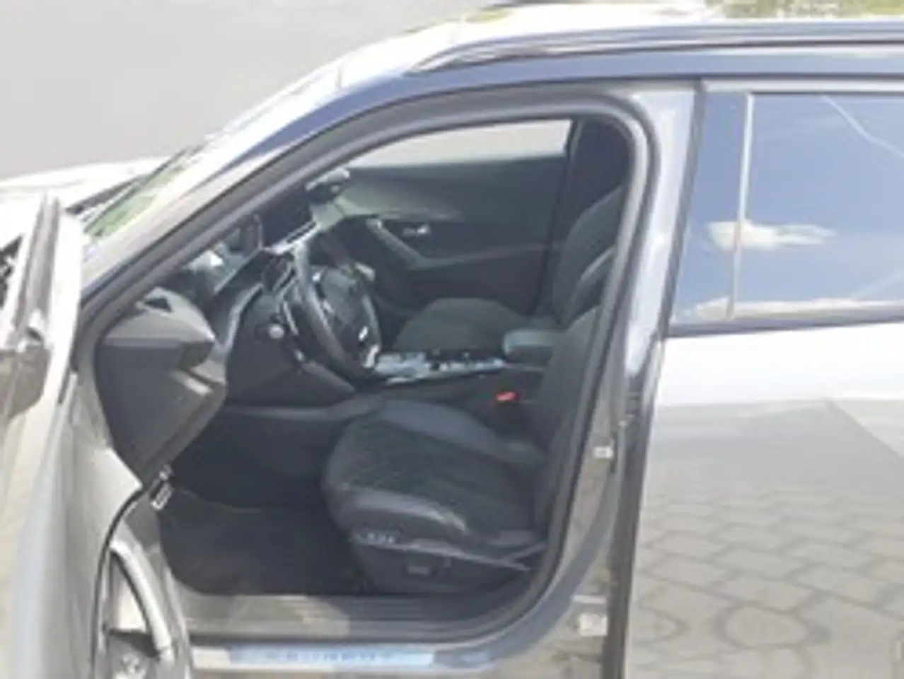 Peugeot 2008 GT PureTech 130 EAT8 — معرض صور السيارة 8