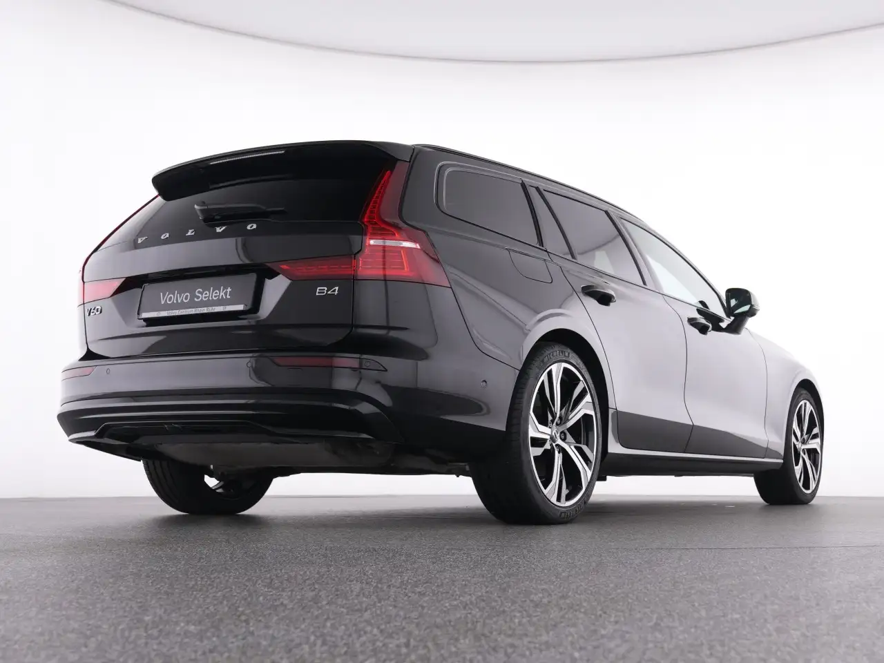 Volvo V60 B4 Plus Dark+360°+H&K SOUND+FAP — معرض صور السيارة 8