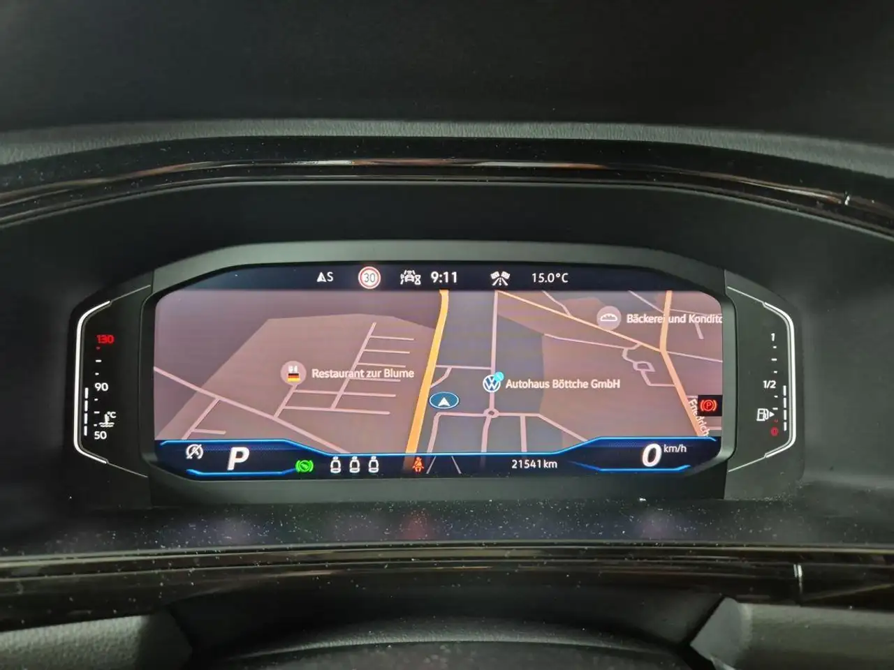 Volkswagen T-Roc R 4Motion 2.0 TSI **VOLLAUSSTATTUNG** — معرض صور السيارة 8