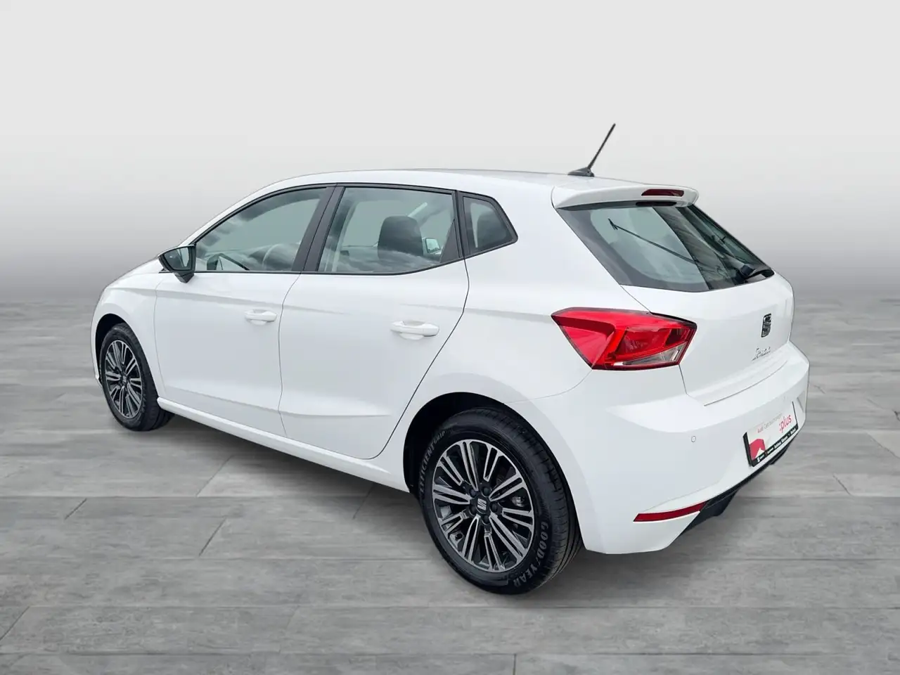 SEAT Ibiza Style 1.0TSI LED PDC SHZ CARPLAY ACC — Vehicle gallery 4
