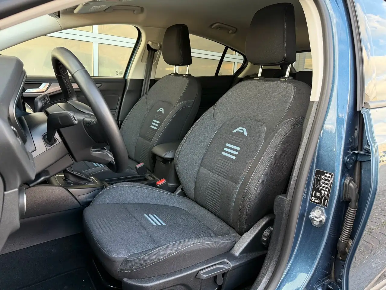 Ford Focus Lim. Active AUTOMATIK NAVI RFK BLIS ACC — Galería del vehículo 5