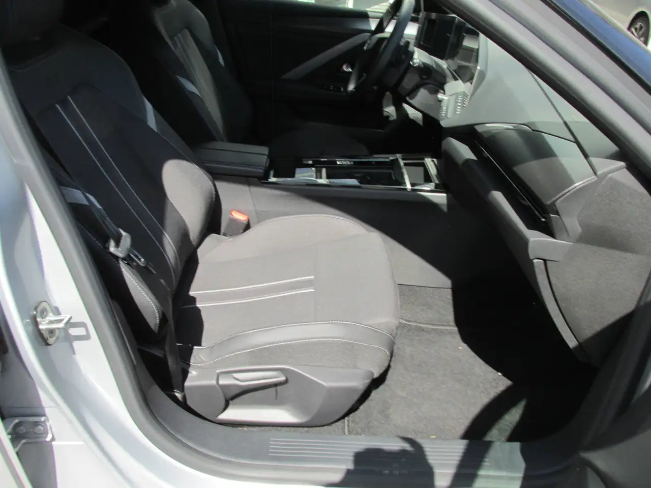 Opel Astra L SportsTourer 1.2T GS AUTOMATIK*NAVI*RF-Kam*AZV — Galería del vehículo 10