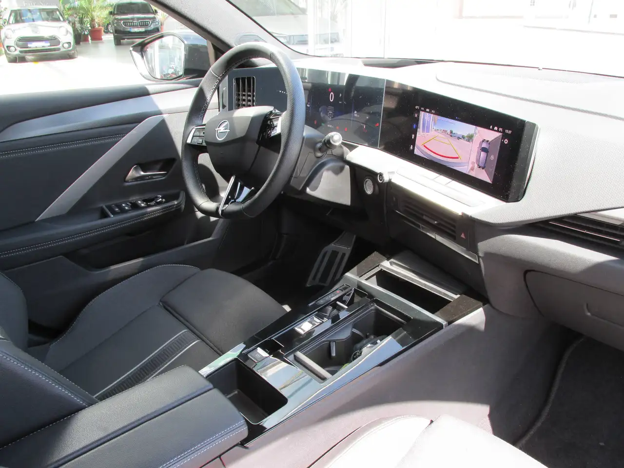 Opel Astra L SportsTourer 1.2T GS AUTOMATIK*NAVI*RF-Kam*AZV — Galería del vehículo 9