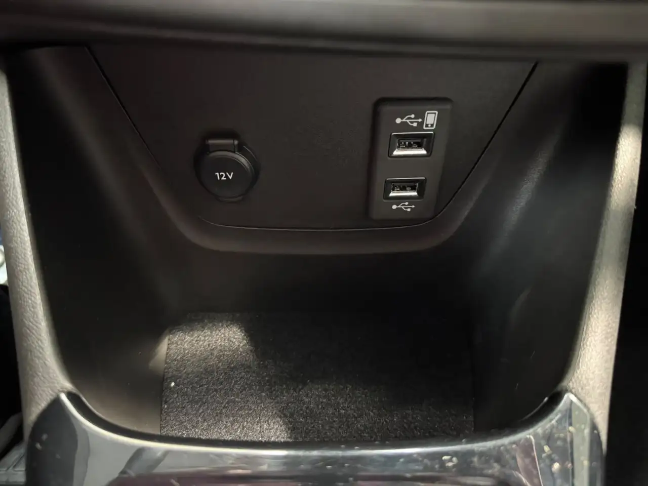 Opel Crossland 1.2 Turbo Elegance Paket LED+Navi+SHZ — معرض صور السيارة 25