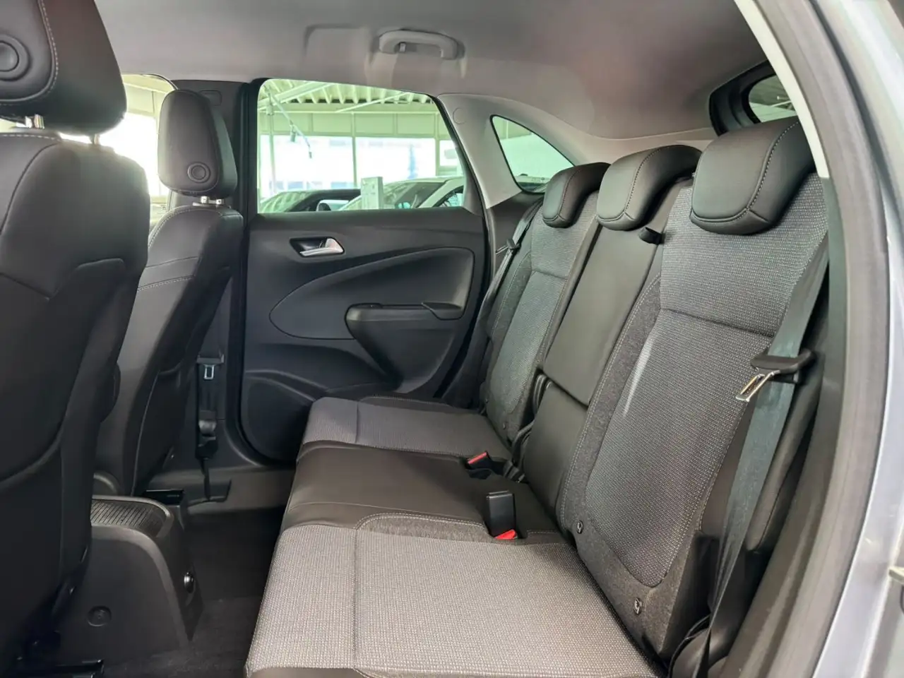Opel Crossland 1.2 Turbo Elegance Paket LED+Navi+SHZ — معرض صور السيارة 13