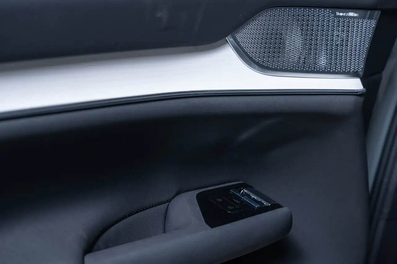 Volvo EX90 Ultra Twin Motor AWD 7-Sitzer CARE AHK el. Pano. — معرض صور السيارة 19