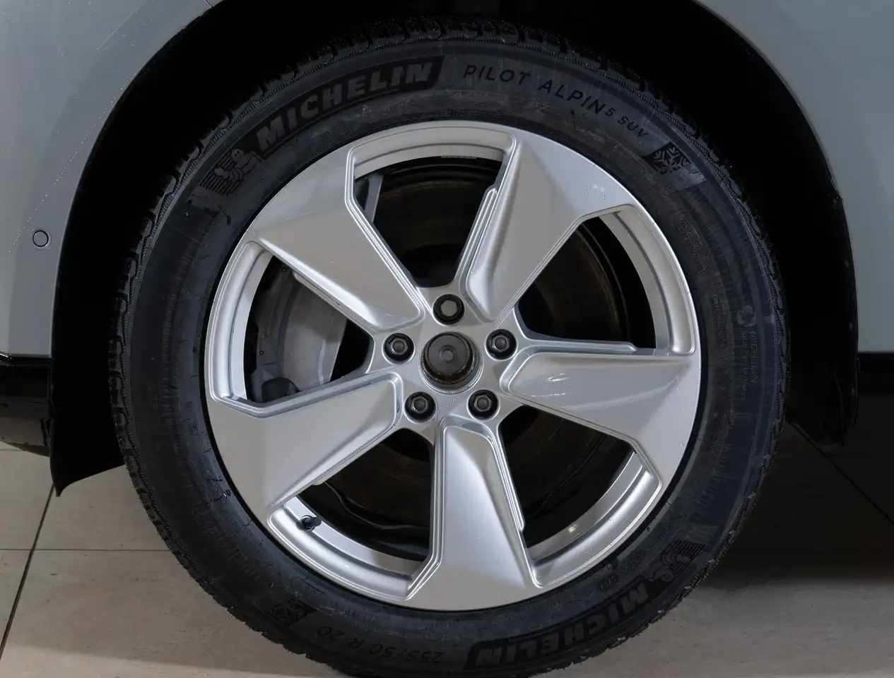 Volvo EX90 Ultra Twin Motor AWD 7-Sitzer CARE AHK el. Pano. — معرض صور السيارة 10