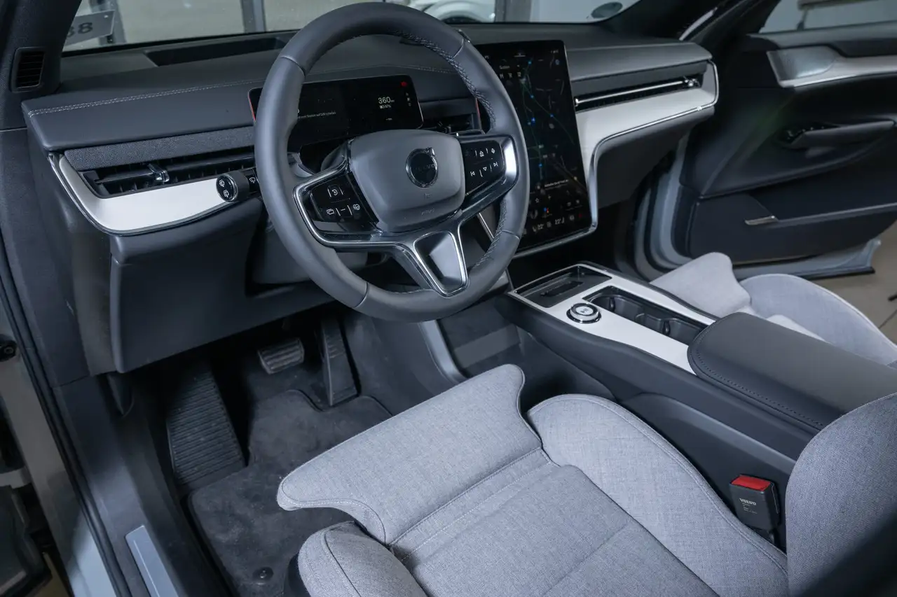 Volvo EX90 Ultra Twin Motor AWD 7-Sitzer CARE AHK el. Pano. — معرض صور السيارة 11