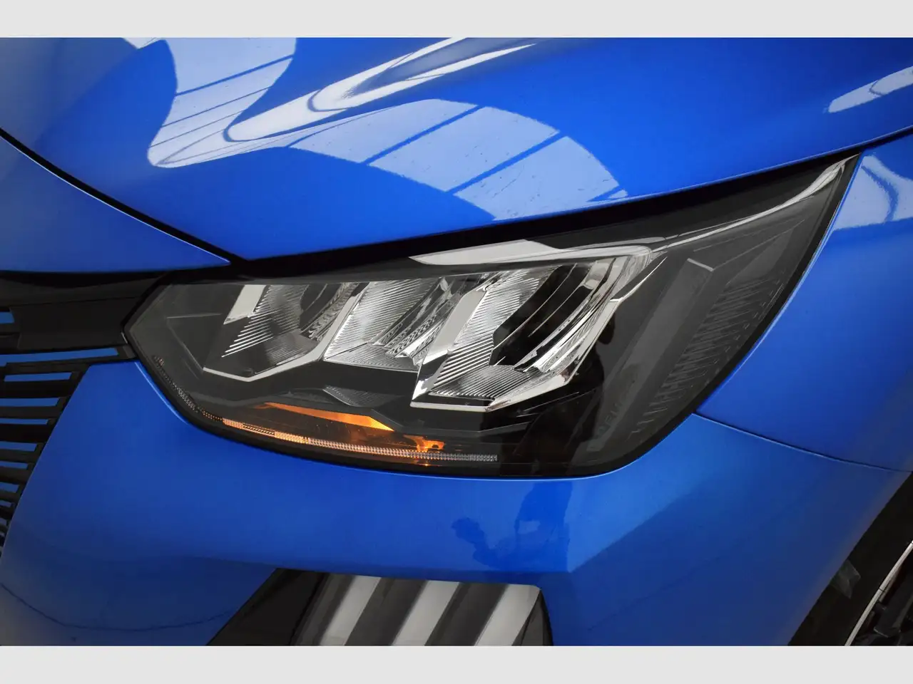 Peugeot 208 Allure Gasolina 100 S&S 6 Vel. MAN — معرض صور السيارة 20
